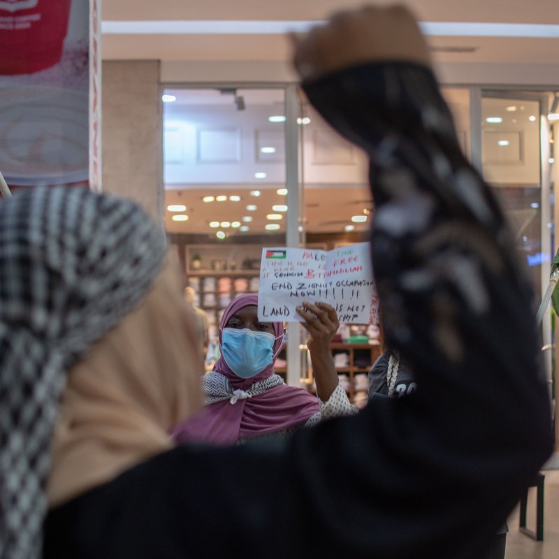 Accra, Ghana – September 17, 2025_ Protestor holds up a message calling for an end to the Israeli occupation of Palestinian territories during a protest at the Israel film festival in Ghana.